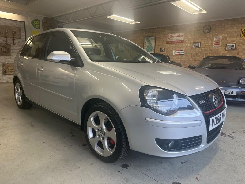 VOLKSWAGEN POLO