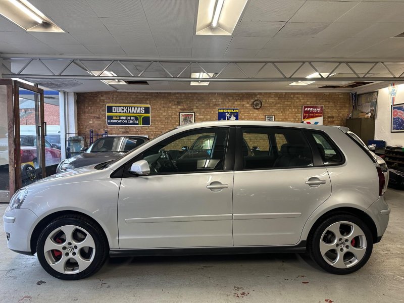 VOLKSWAGEN POLO