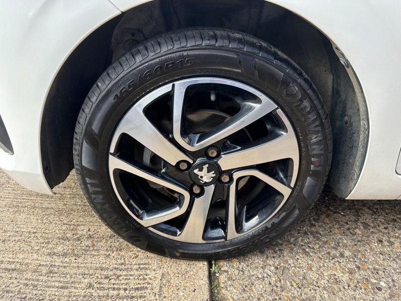 PEUGEOT 108