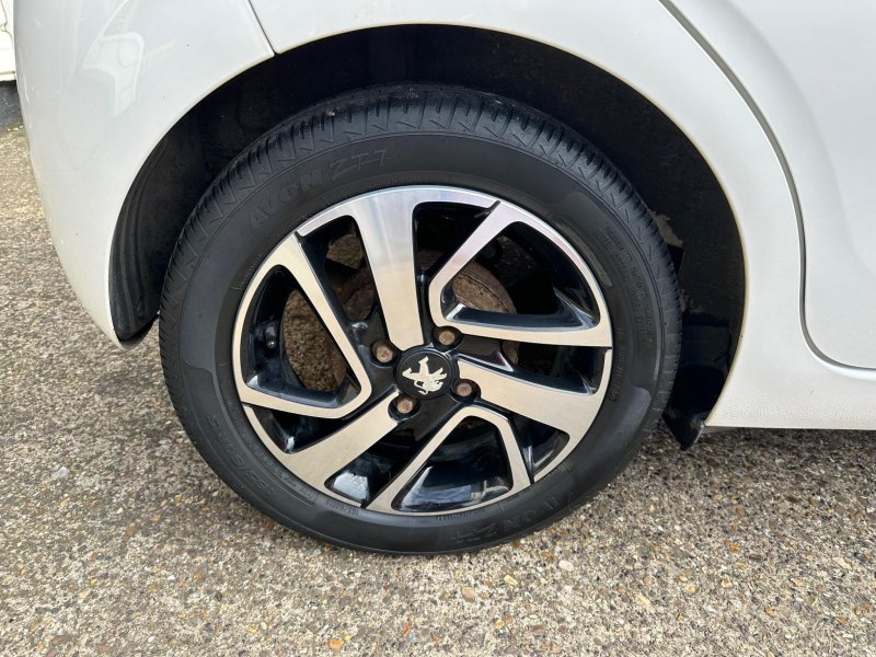 PEUGEOT 108