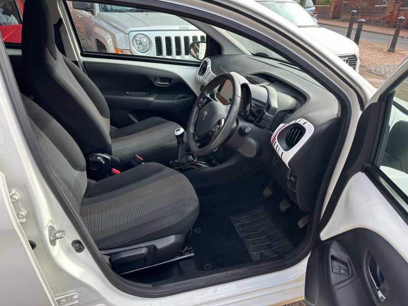 PEUGEOT 108