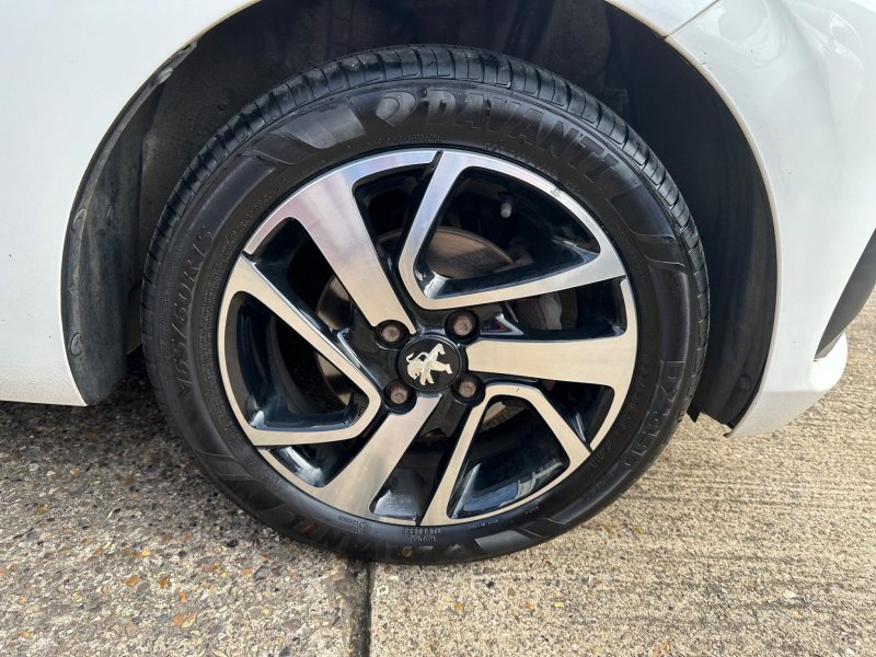 PEUGEOT 108