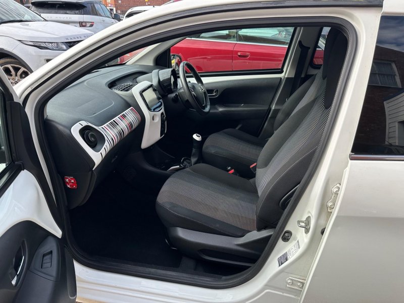 PEUGEOT 108