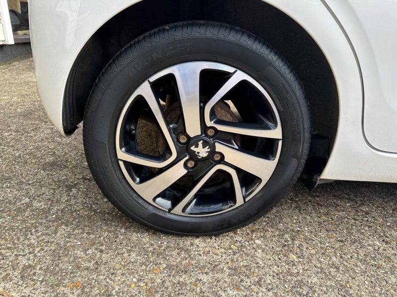 PEUGEOT 108