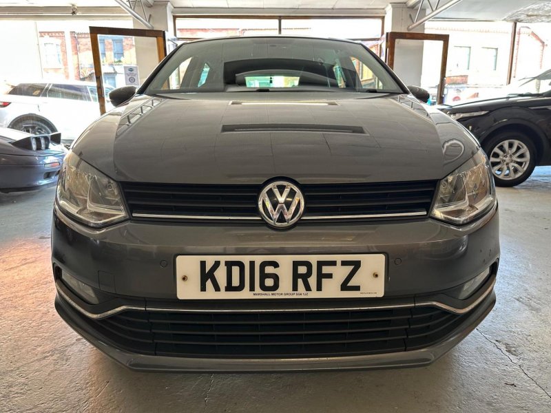 VOLKSWAGEN POLO
