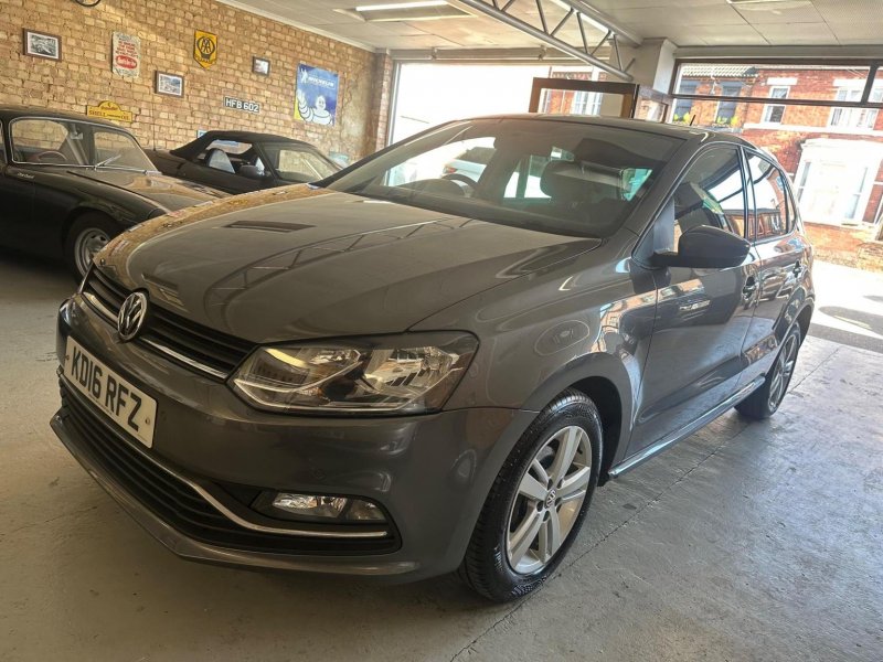 VOLKSWAGEN POLO