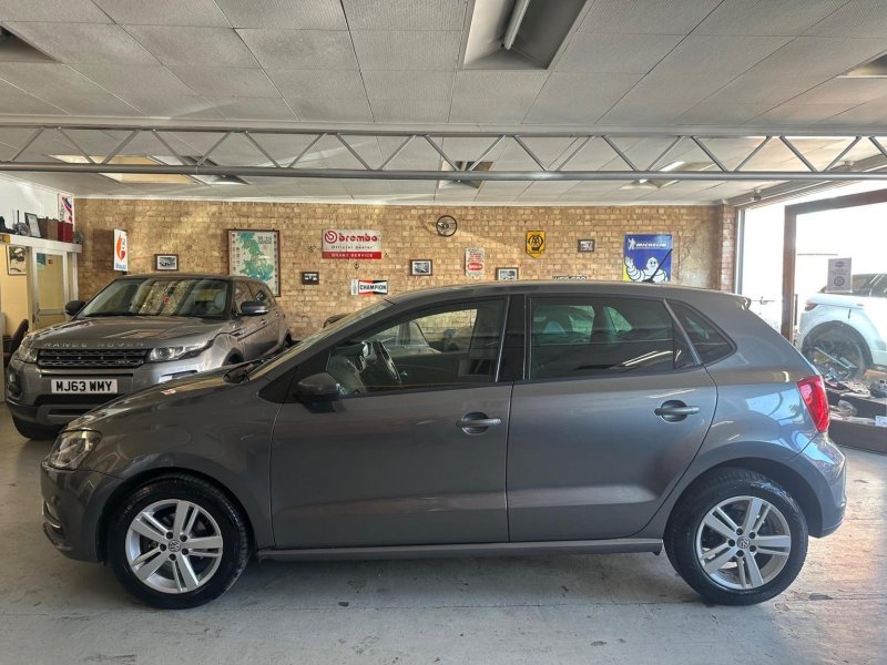 VOLKSWAGEN POLO